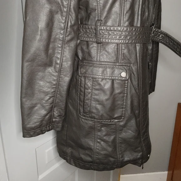Vegan Point Zero Leather Trenchcoat - Picture 4 of 8